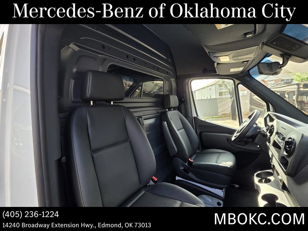 Used 2025 Mercedes-Benz Sprinter 2500 image 14