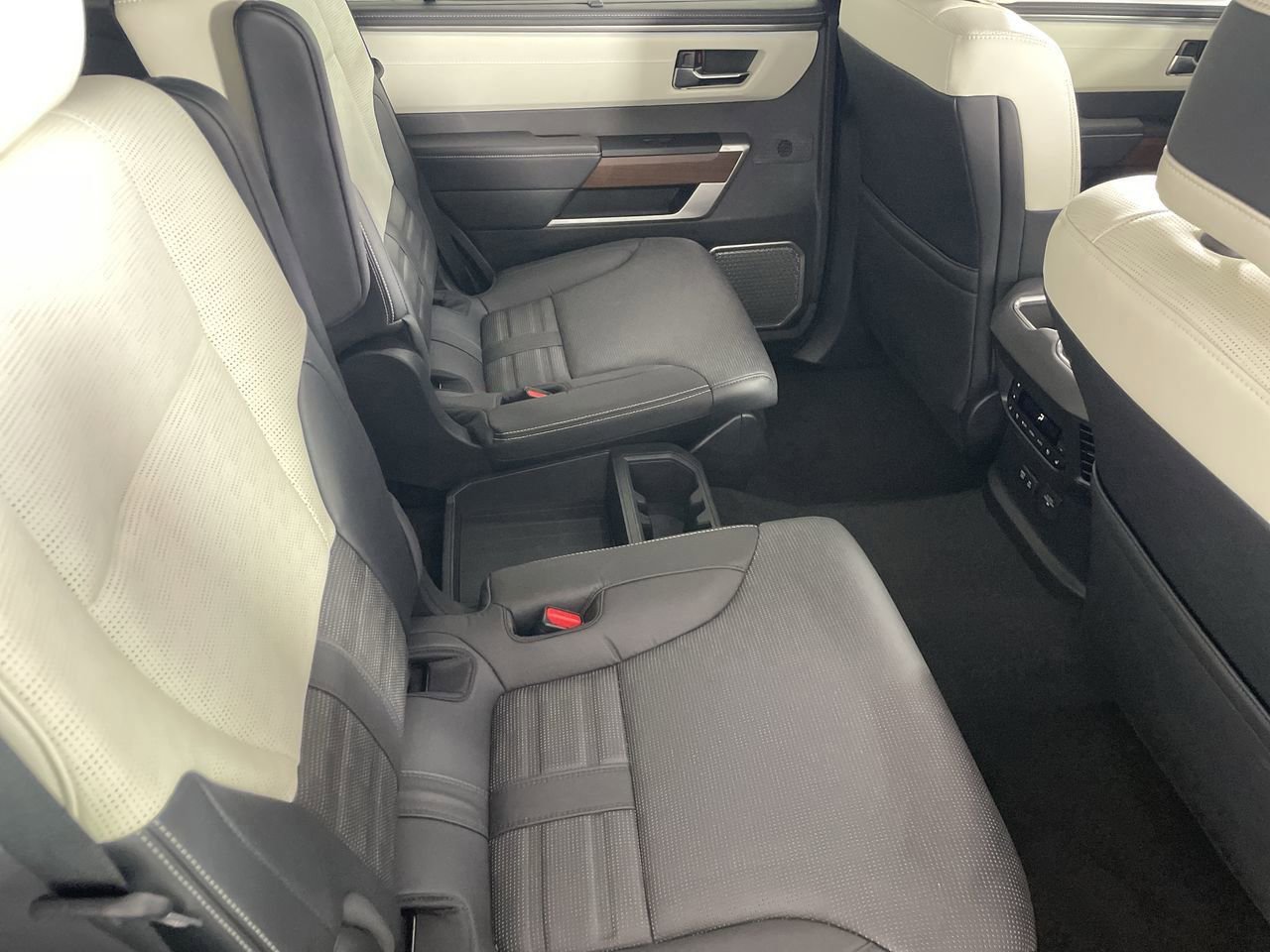 Used 2025 Toyota Sequoia Capstone image 25