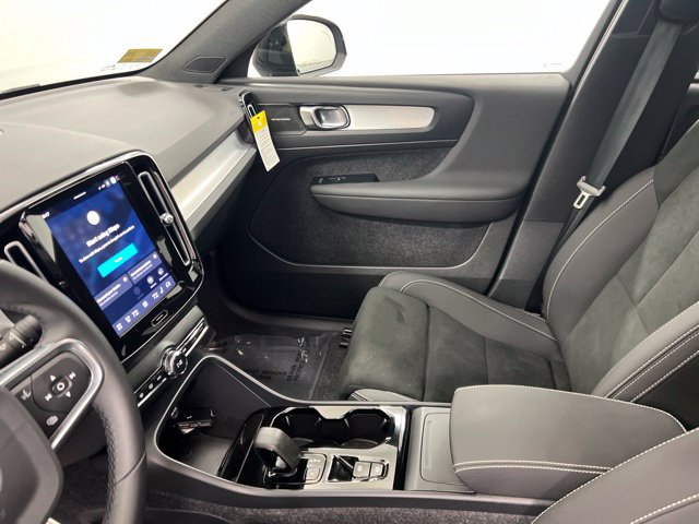 New 2026 Volvo XC40 B5 Ultra w/ Protection Package Premier AWD/4WD image 19