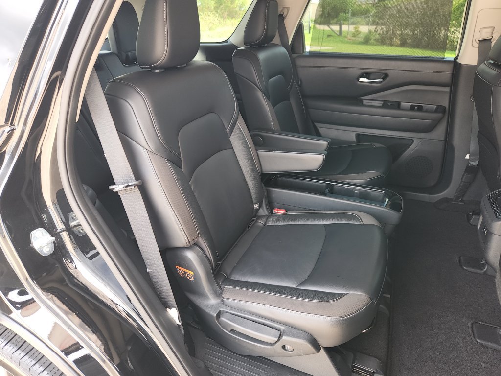 Used 2024 Nissan Pathfinder SL w/ SL Premium Package FWD image 16