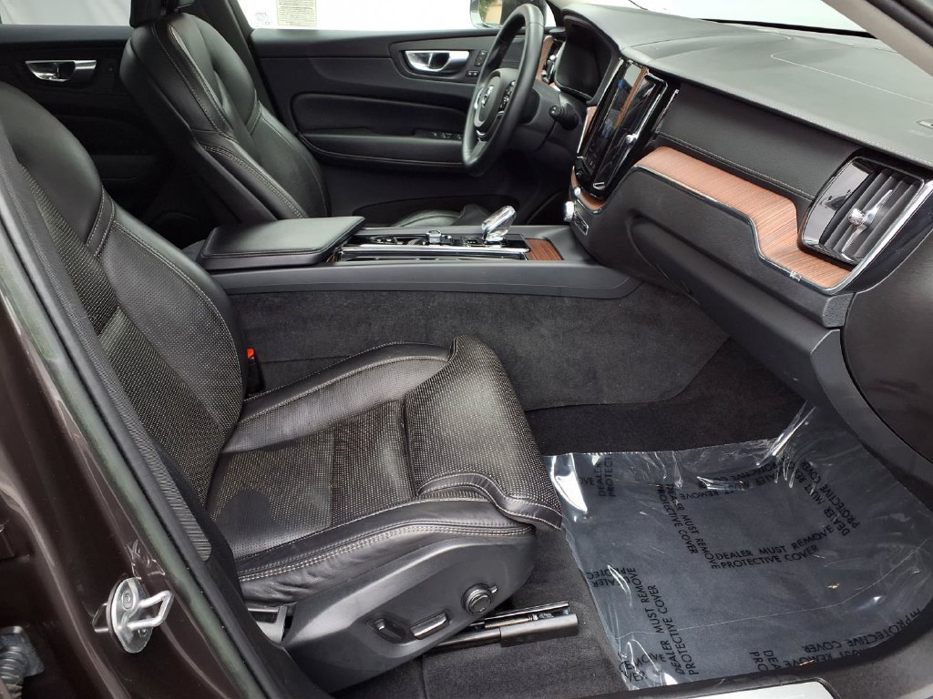 Used 2023 Volvo XC60 T8 Ultimate AWD/4WD image 24