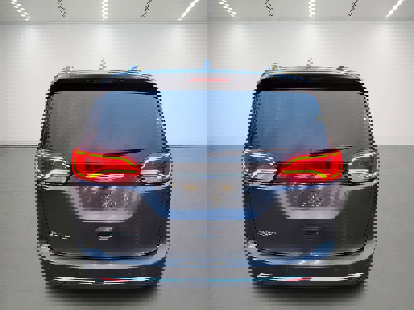 Used 2019 Chrysler Pacifica Touring-L image 5