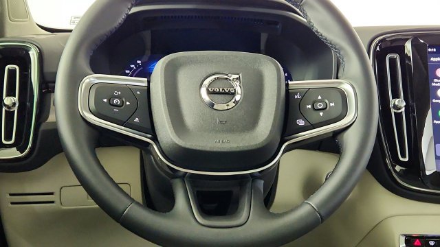New 2026 Volvo XC40 B5 Plus w/ Protection Package Premier AWD/4WD image 24