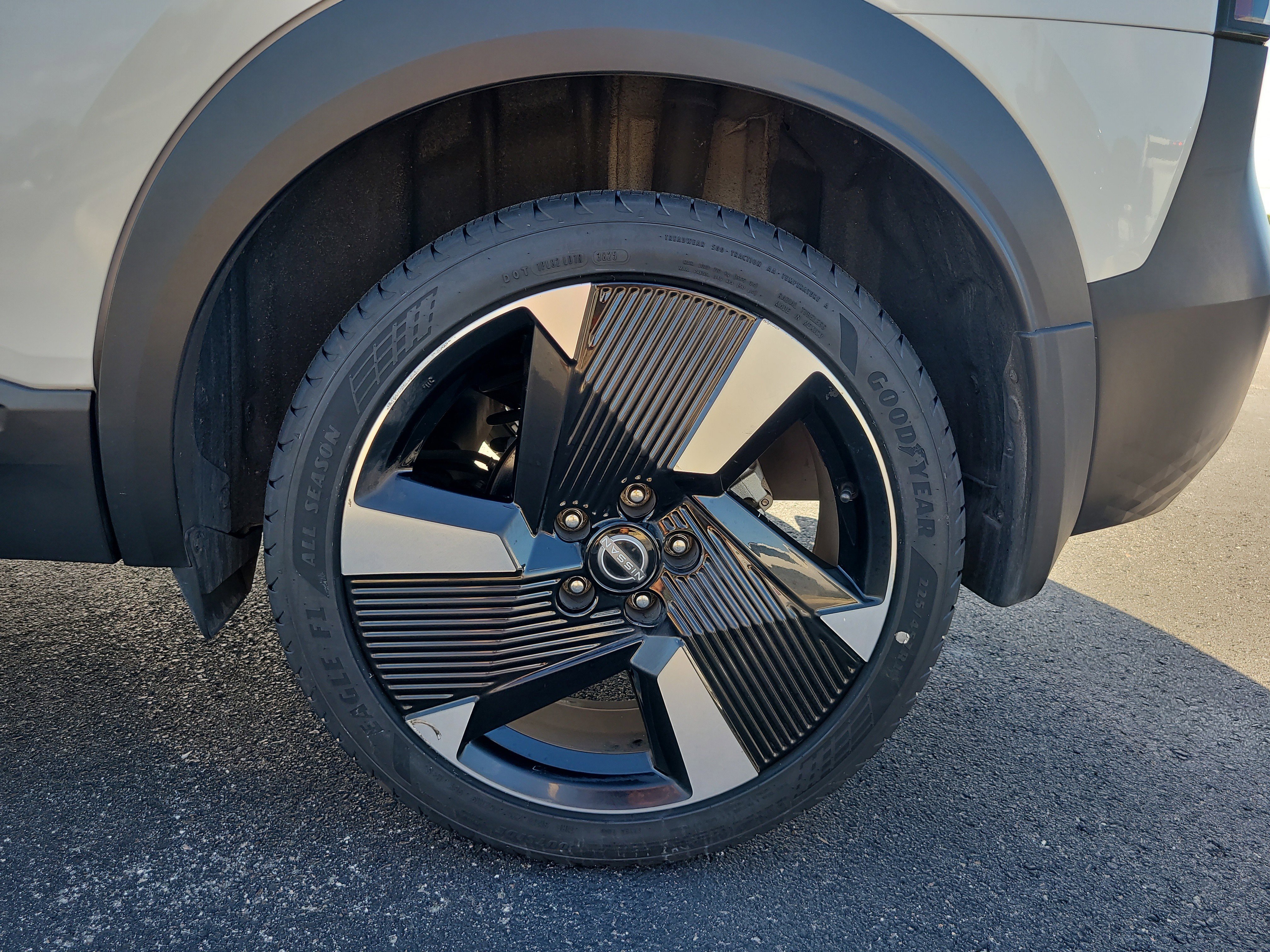 Used 2025 Nissan Kicks SR FWD image 7