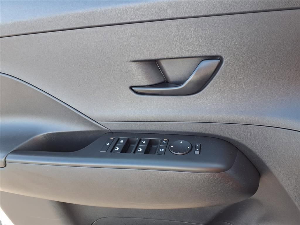 Used 2025 Hyundai Kona SEL image 17