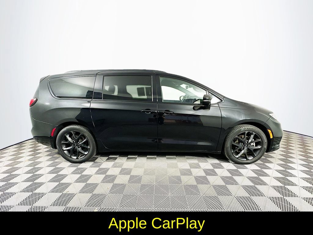 Used 2025 Chrysler Pacifica Limited FWD image 11