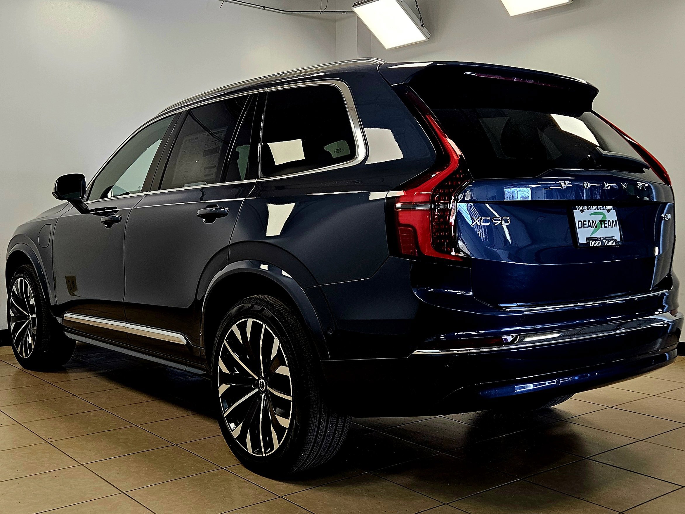 New 2026 Volvo XC90 T8 Plus w/ Protection Package AWD/4WD image 6