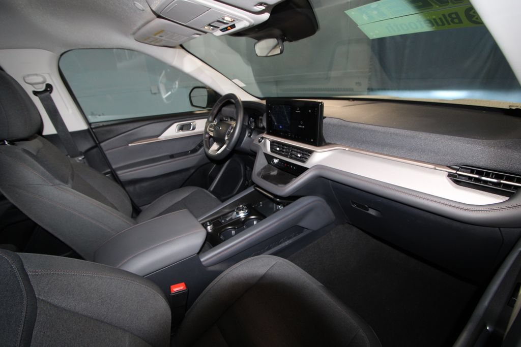 Used 2025 Ford Explorer Active AWD/4WD image 23