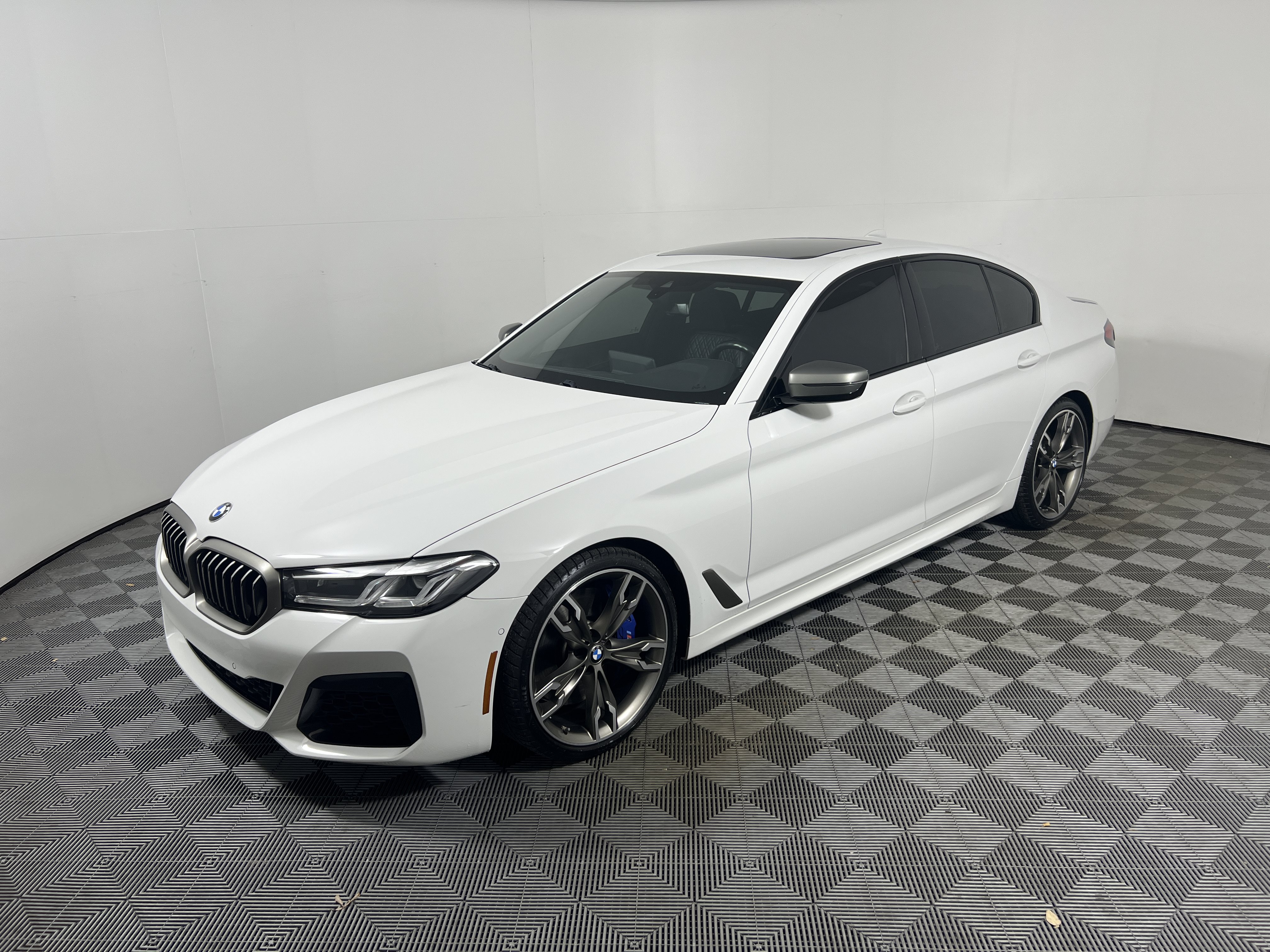 Used 2022 BMW M550i xDrive AWD/4WD image 9
