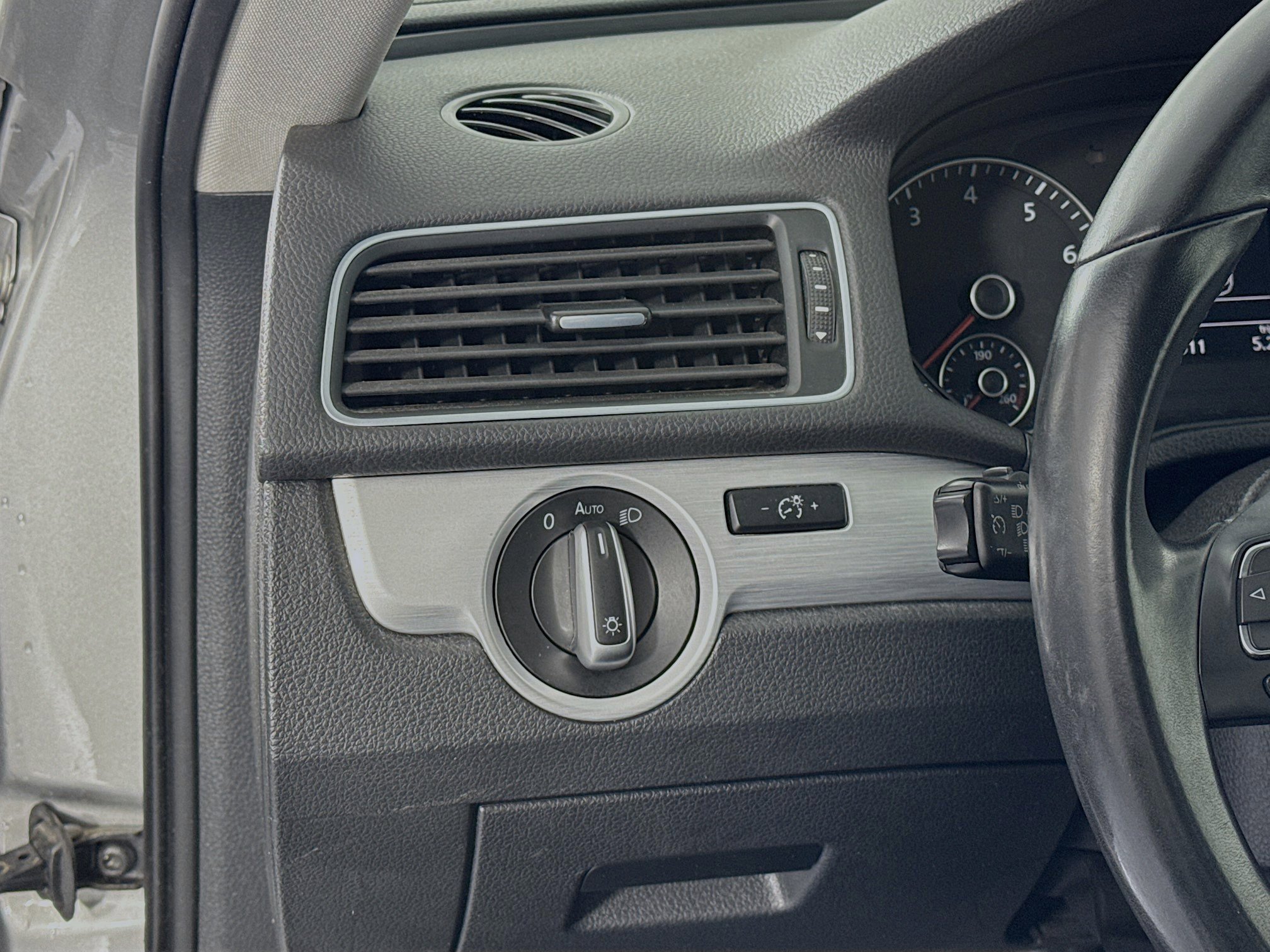 Used 2013 Volkswagen Passat 2.5 SE image 10