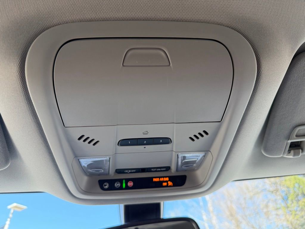 Used 2021 Buick Enclave Essence image 29