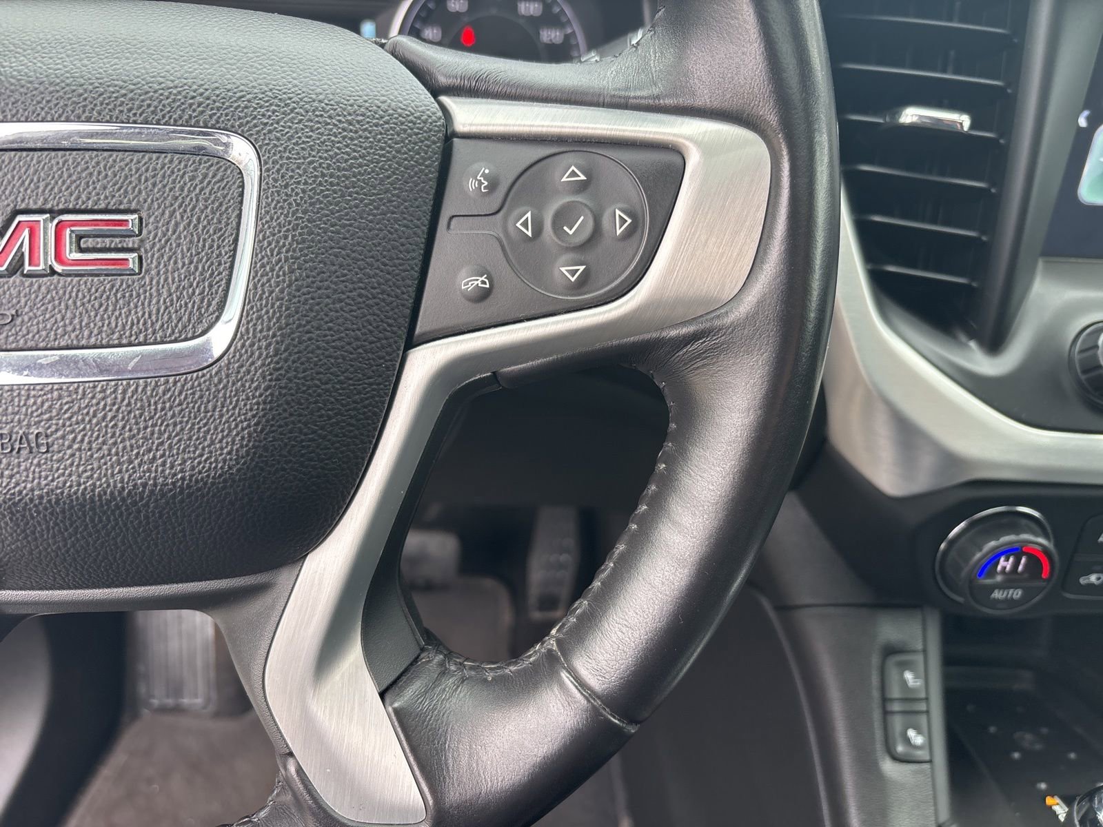 Used 2017 GMC Acadia SLT image 23