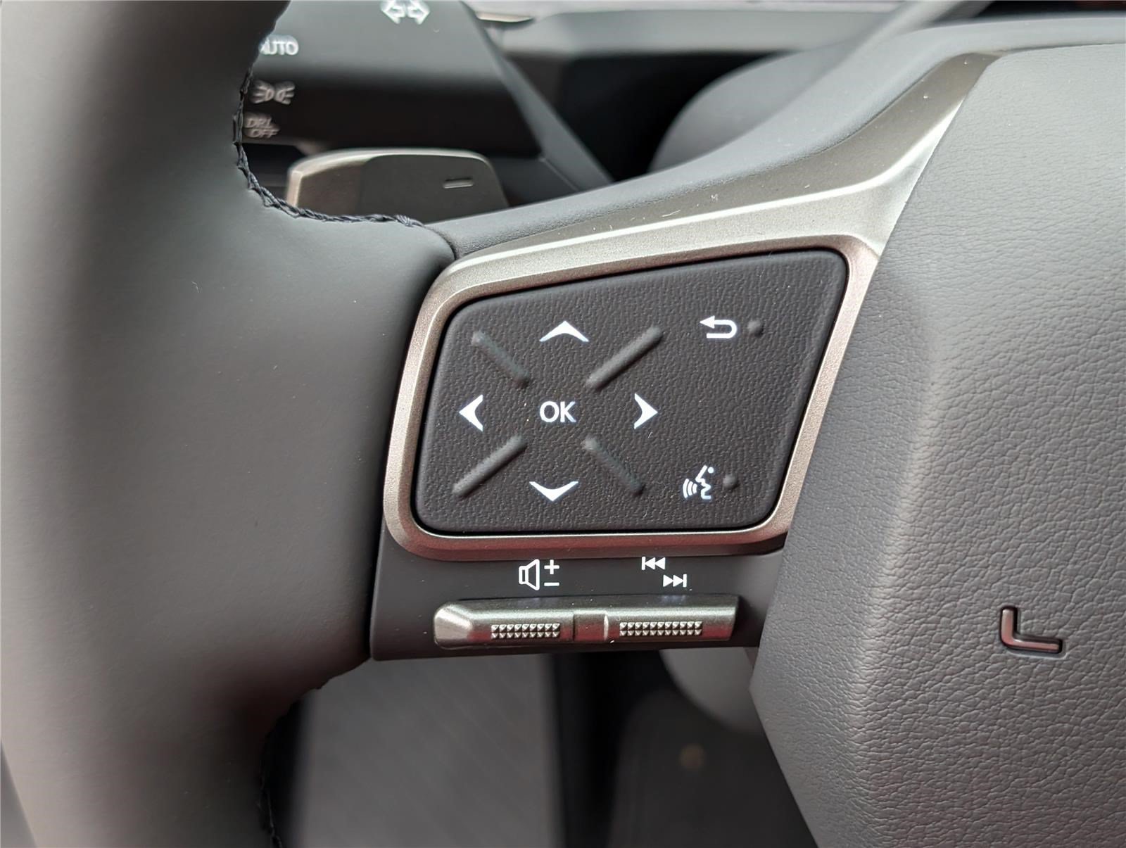 New 2026 Lexus ES 500e AWD/4WD image 17