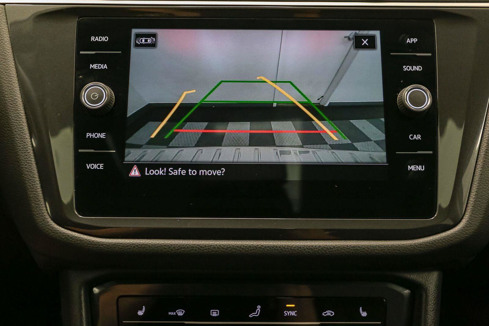 Certified 2024 Volkswagen Tiguan SE AWD/4WD image 33