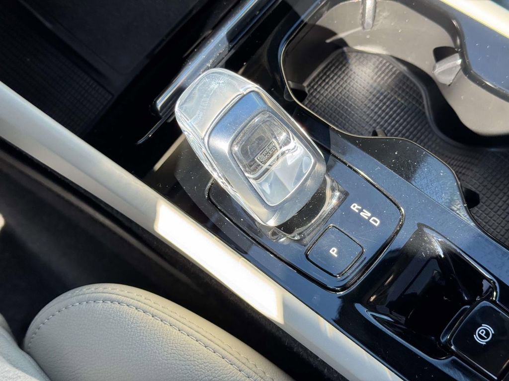 Used 2023 Volvo XC40 B5 Ultimate w/ Climate Package image 28