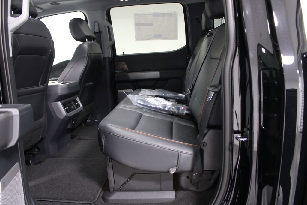 New 2026 Ford F250 Lariat w/ Black Appearance Package image 28