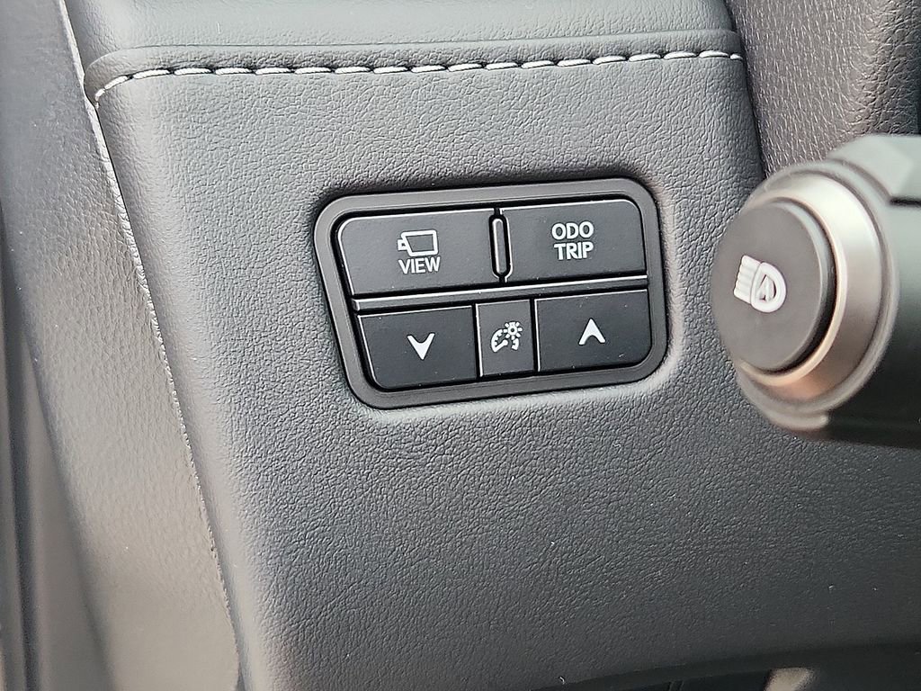 Used 2025 Lexus LX 600 4WD w/ Luxury Package image 25