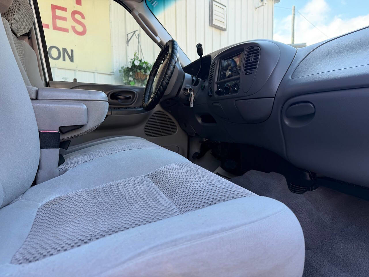 Used 2002 Ford F150 XLT AWD/4WD image 13