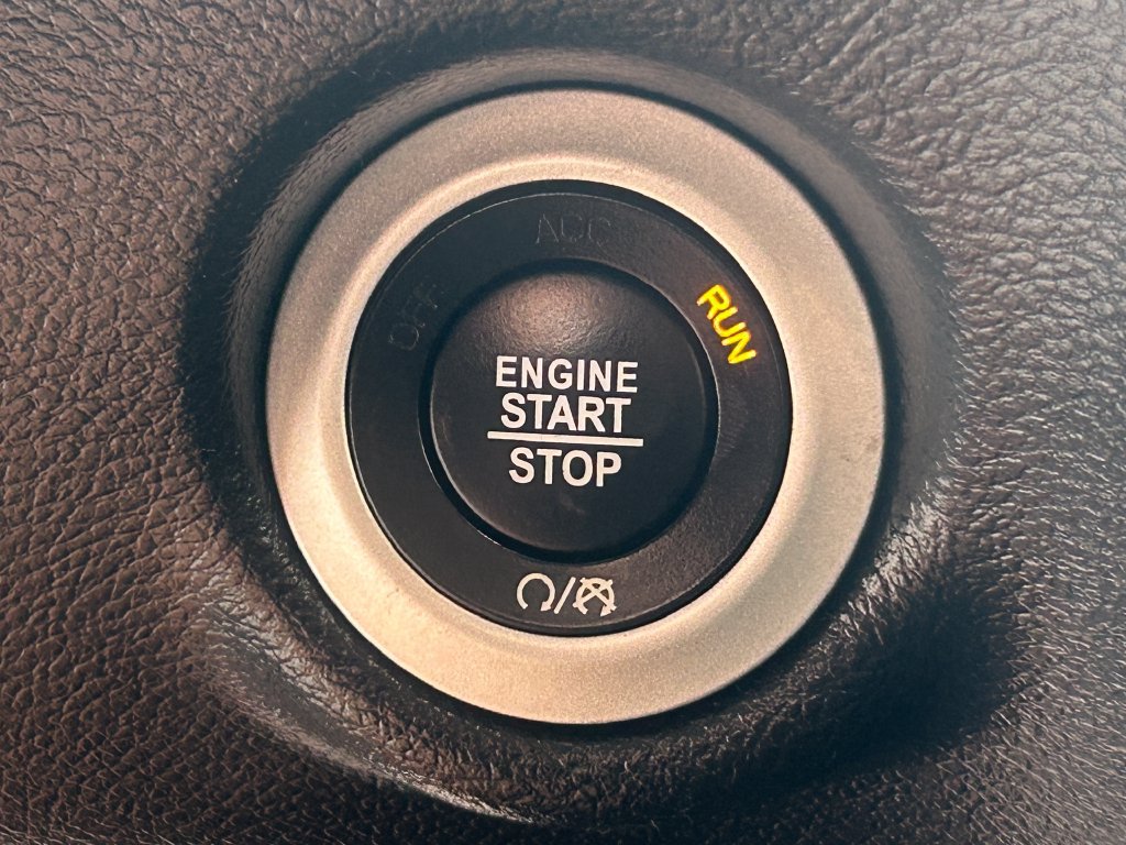 Used 2025 Chrysler Pacifica Select FWD image 16