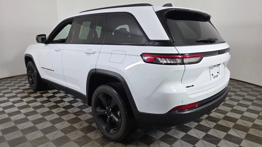 Used 2023 Jeep Grand Cherokee Altitude image 6