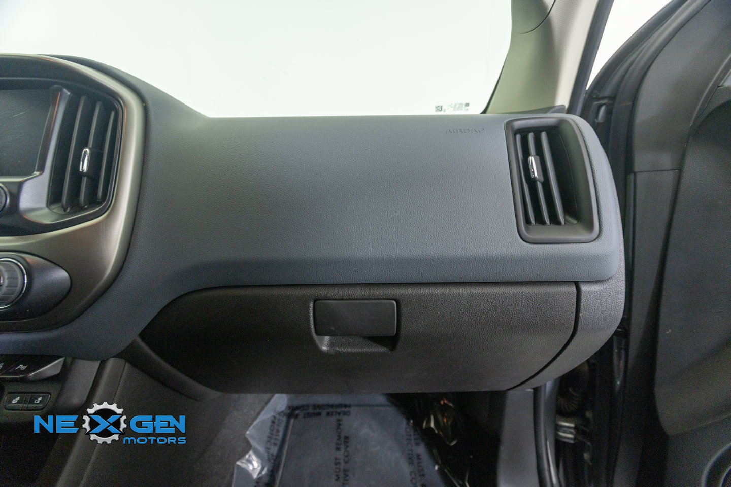 Used 2022 Chevrolet Colorado Z71 AWD/4WD image 9