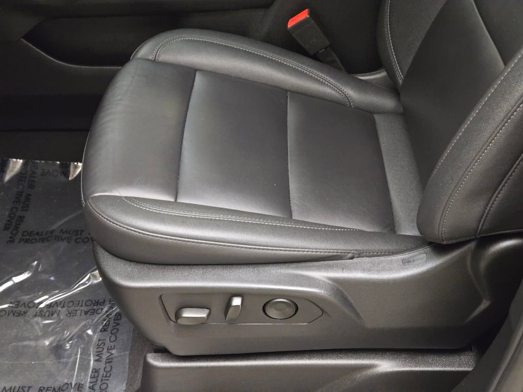 Used 2025 Chevrolet Suburban LT AWD/4WD image 33