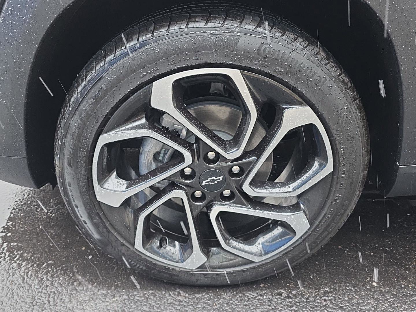 New 2025 Chevrolet Trax RS w/ Driver Confidence Package FWD image 23