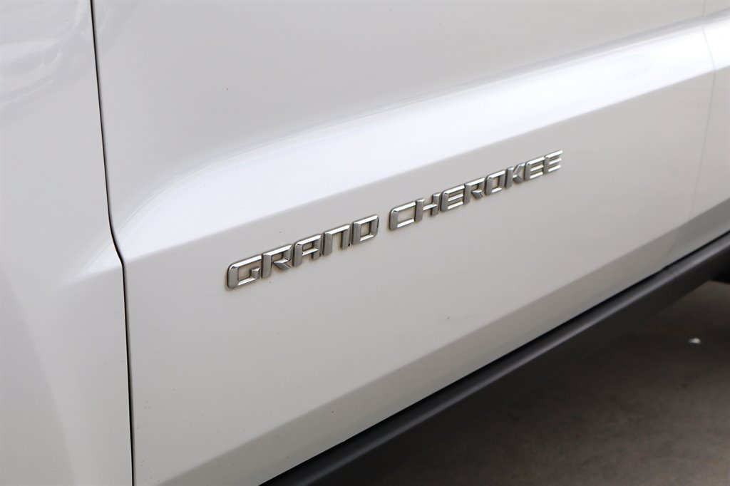 Used 2014 Jeep Grand Cherokee Limited w/ Trailer Tow Group IV AWD/4WD image 8