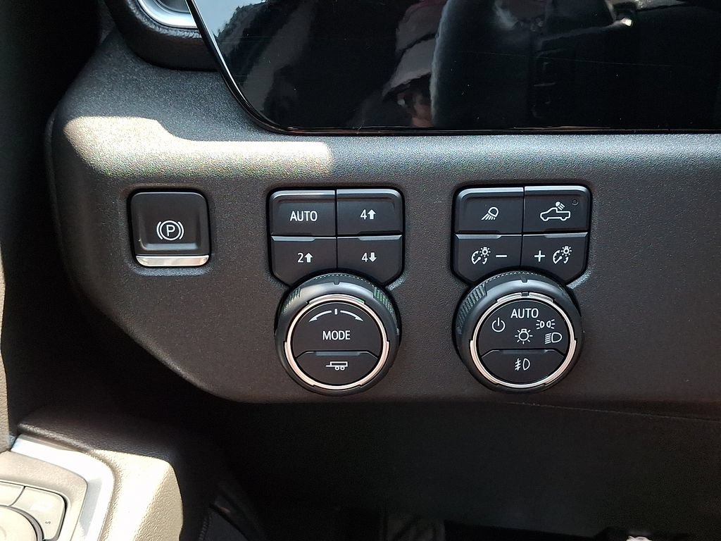 Used 2024 Chevrolet Silverado 1500 LT Trail Boss w/ LT Trail Boss Premium Package AWD/4WD image 24