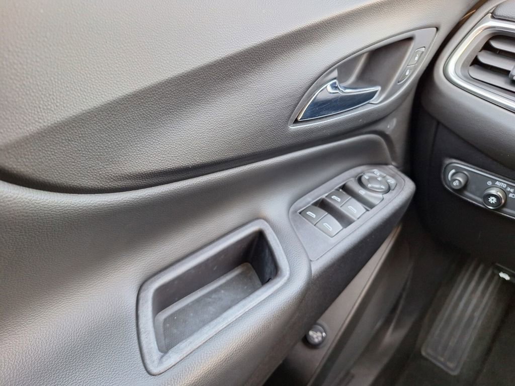 Used 2018 Chevrolet Equinox LT image 20