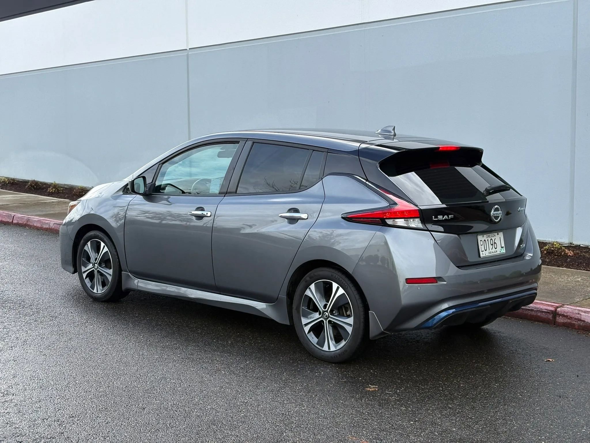 Used 2021 Nissan Leaf SV FWD image 4
