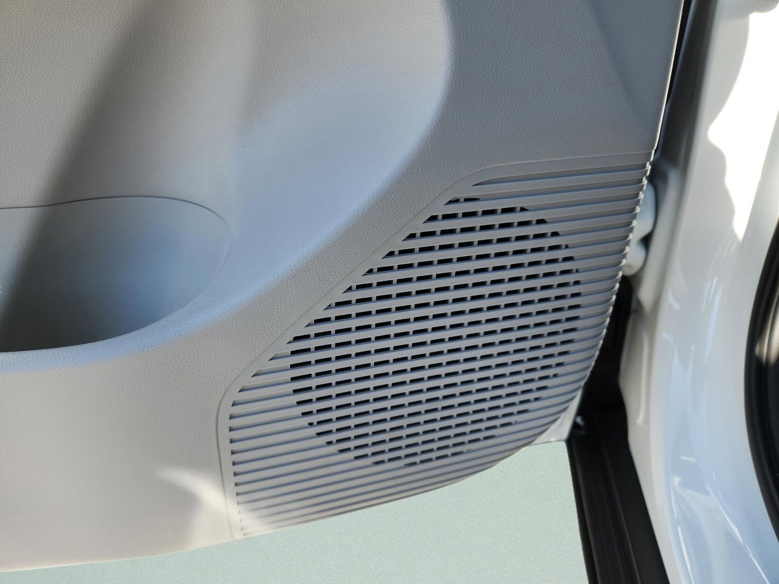 New 2026 Hyundai Kona SE image 13