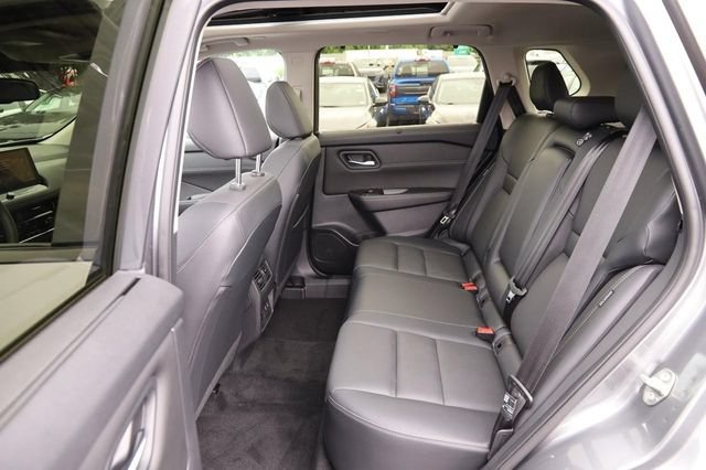Certified 2025 Nissan Rogue SL w/ SL Premium Package AWD/4WD image 11