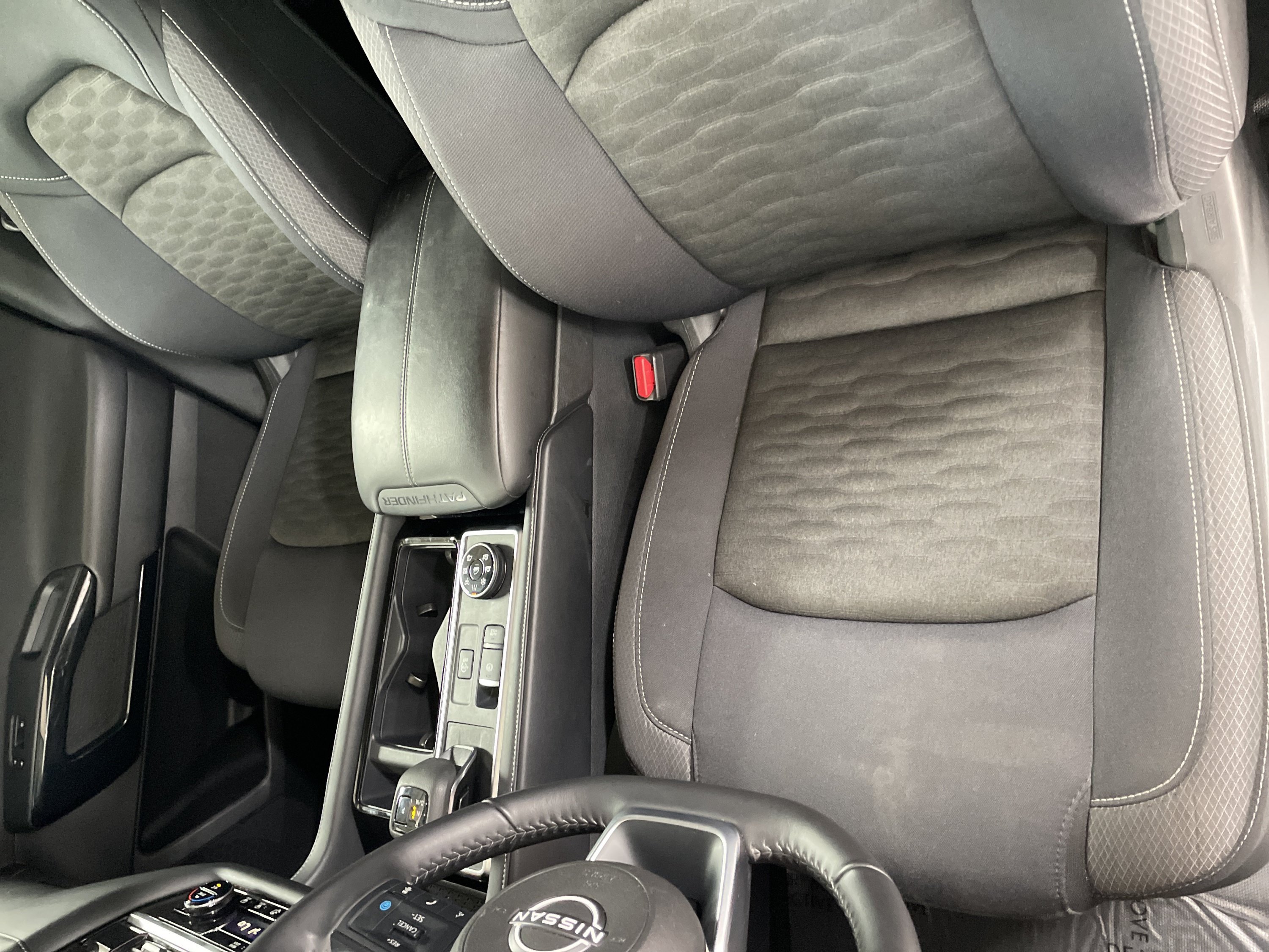 Used 2025 Nissan Pathfinder SV AWD/4WD image 17
