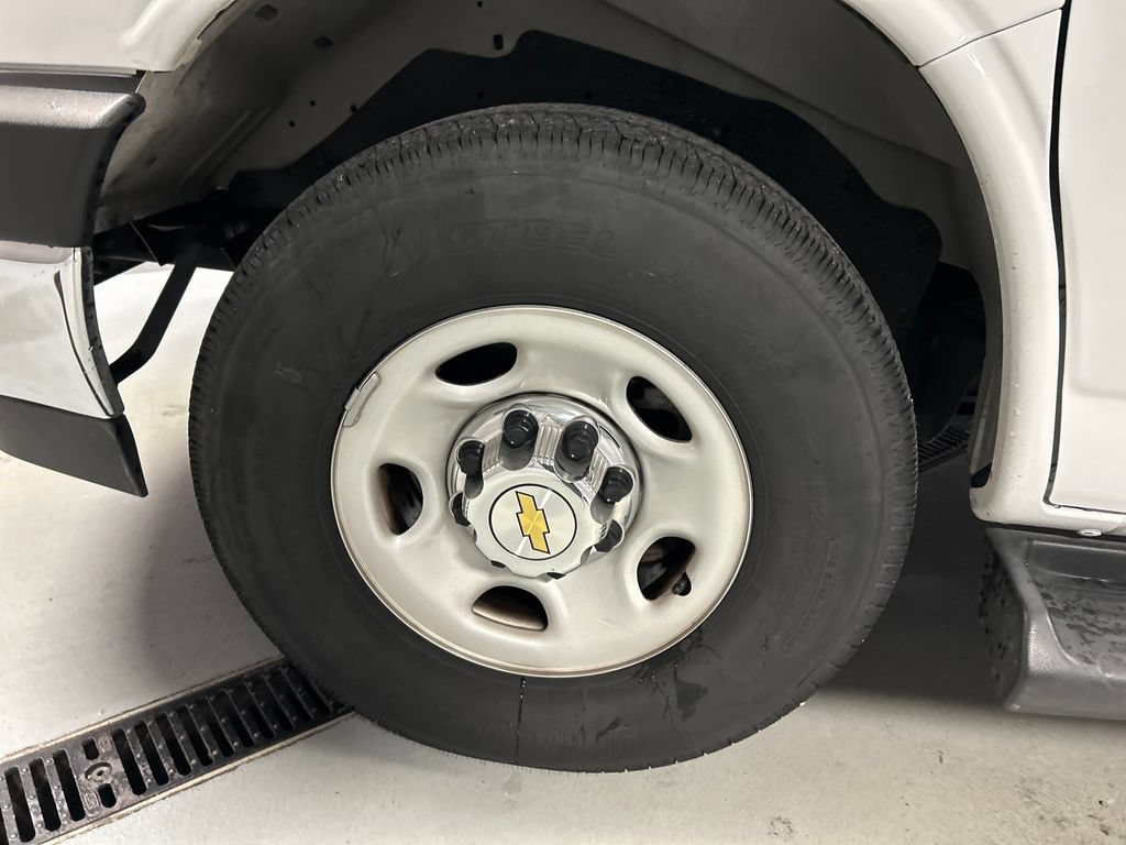 Used 2025 Chevrolet Express 3500 LT w/ LT Preferred Equipment Group RWD image 9