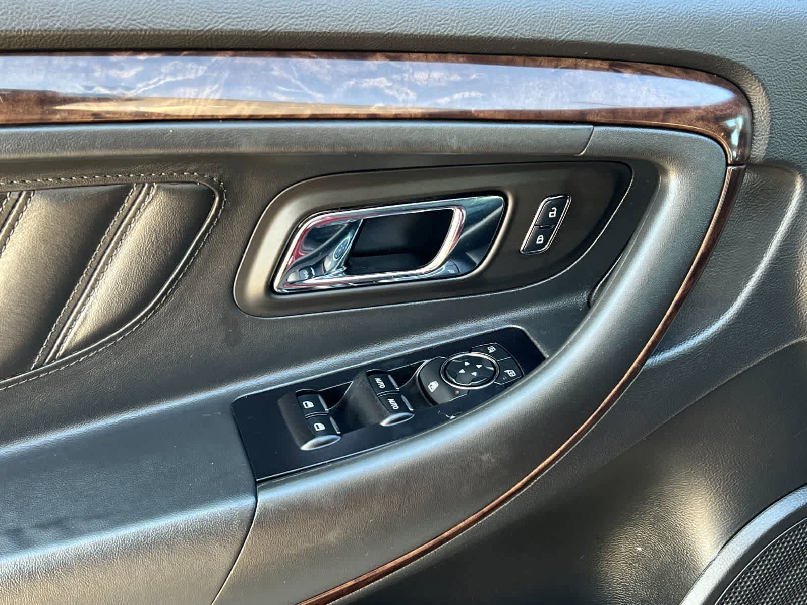 Used 2018 Ford Taurus Limited FWD image 13