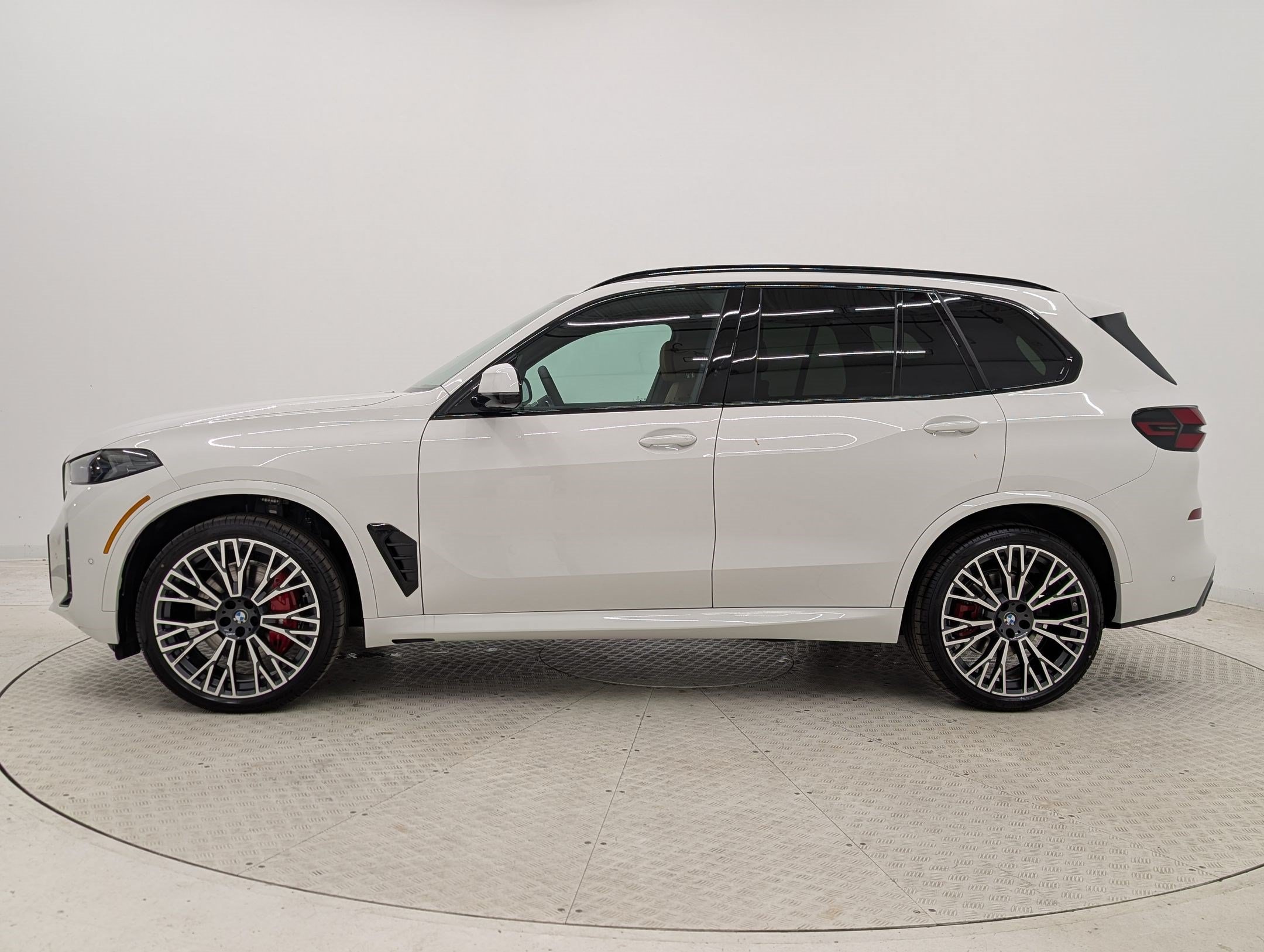 New 2026 BMW X5 xDrive40i w/ Executive Package AWD/4WD image 2