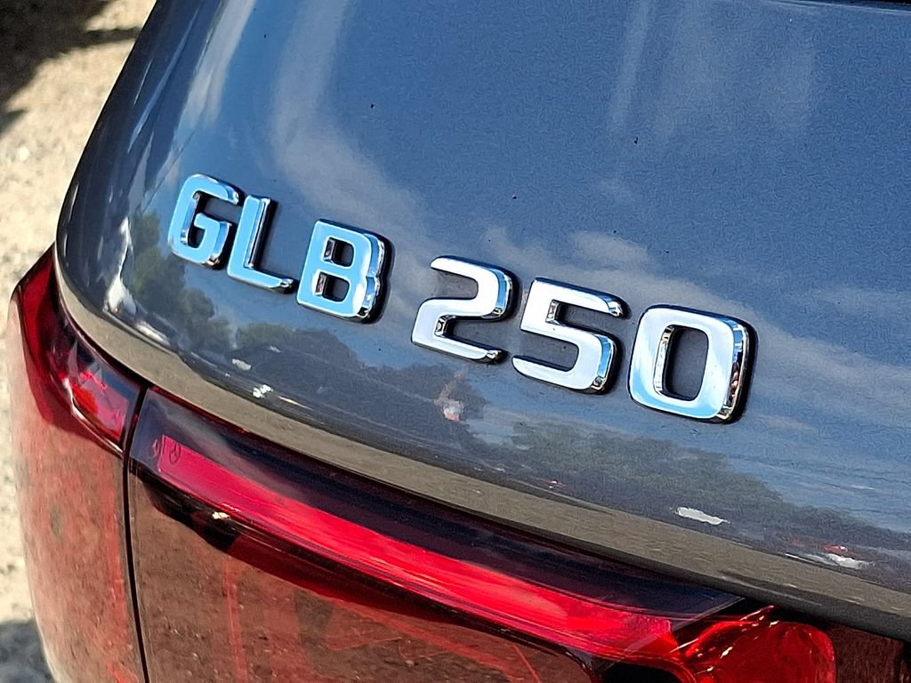 Used 2021 Mercedes-Benz GLB 250 4MATIC image 29