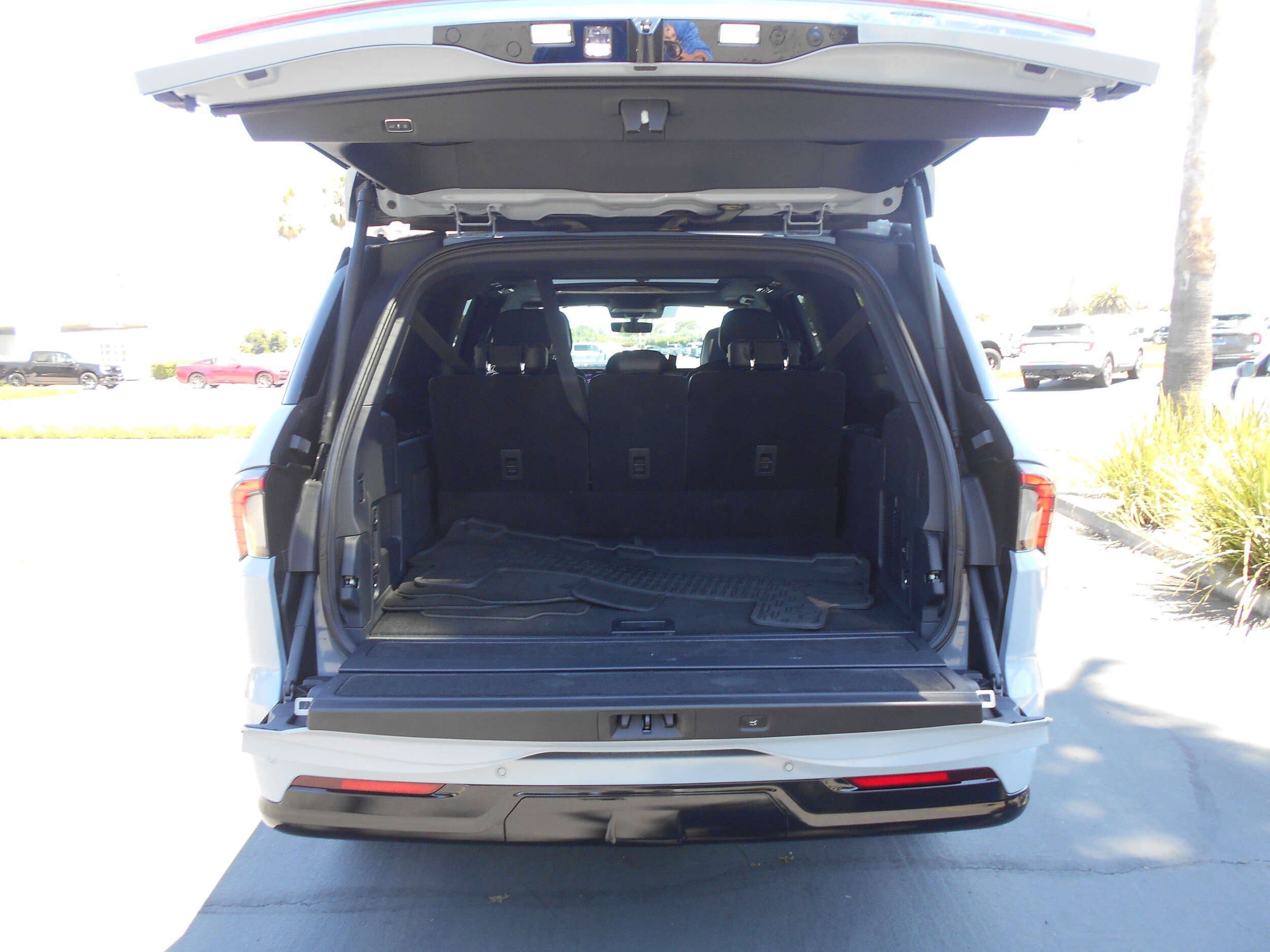Used 2026 Lincoln Navigator L Reserve w/ Jet Appearance Package AWD/4WD image 6