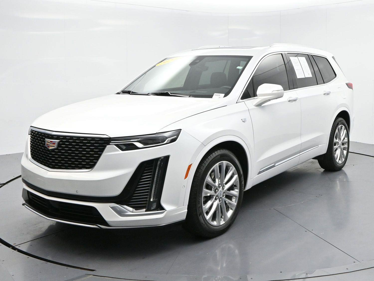 Certified 2024 Cadillac XT6 Premium Luxury w/ Technology Package FWD image 3