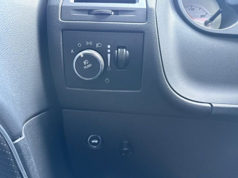 Used 2013 Dodge Challenger R/T image 26