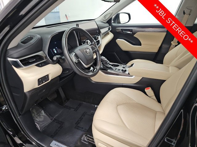 Used 2024 Toyota Highlander Limited AWD/4WD image 15