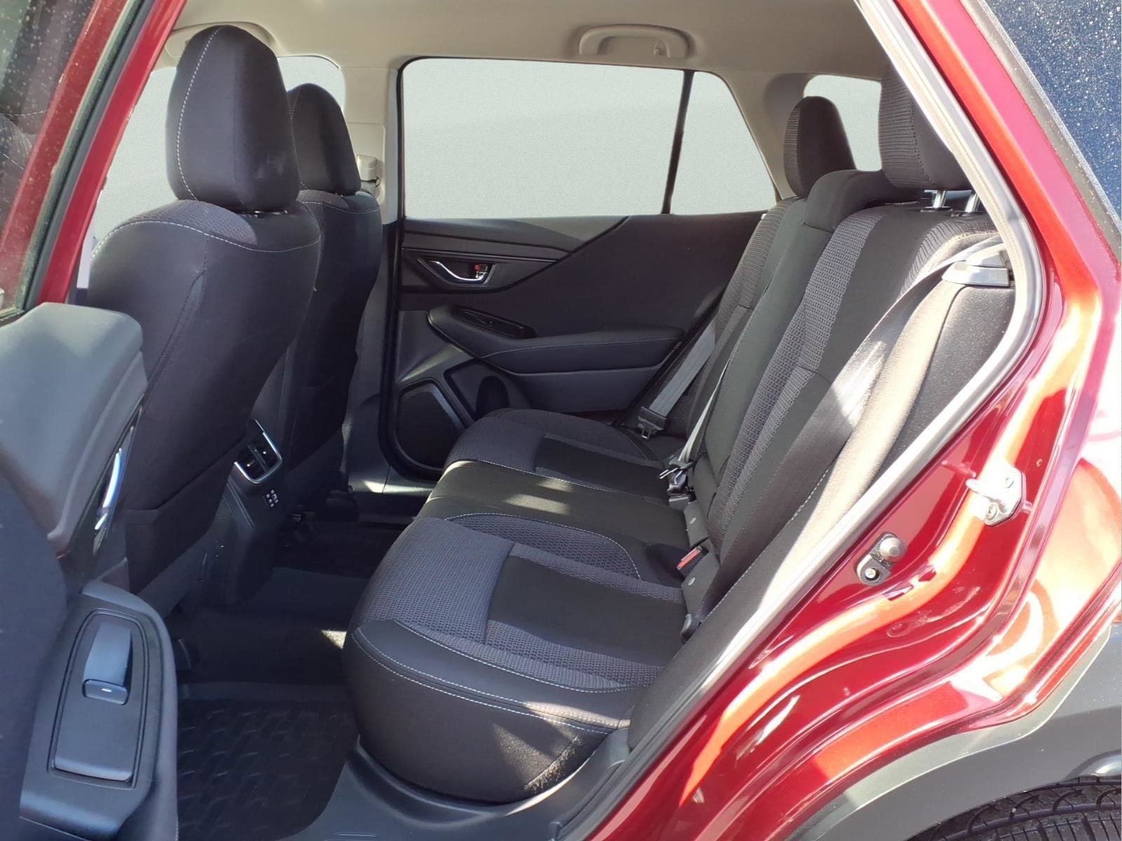 Used 2025 Subaru Outback Premium w/ Popular Package #1A image 4