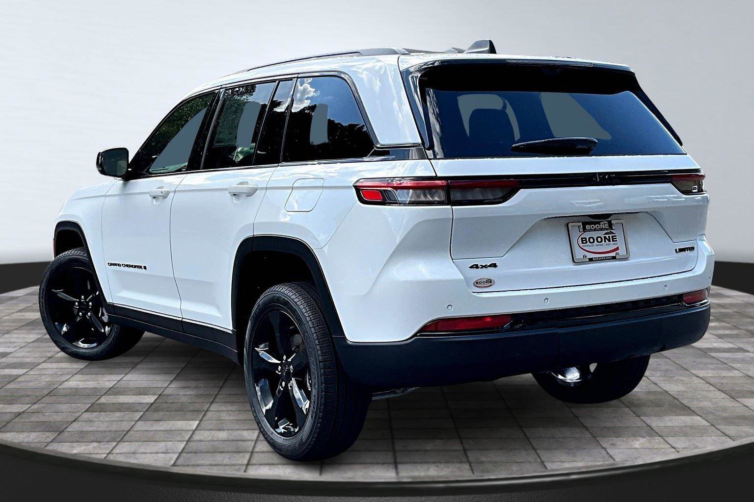 New 2025 Jeep Grand Cherokee Limited w/ Luxury Tech Group II AWD/4WD image 4