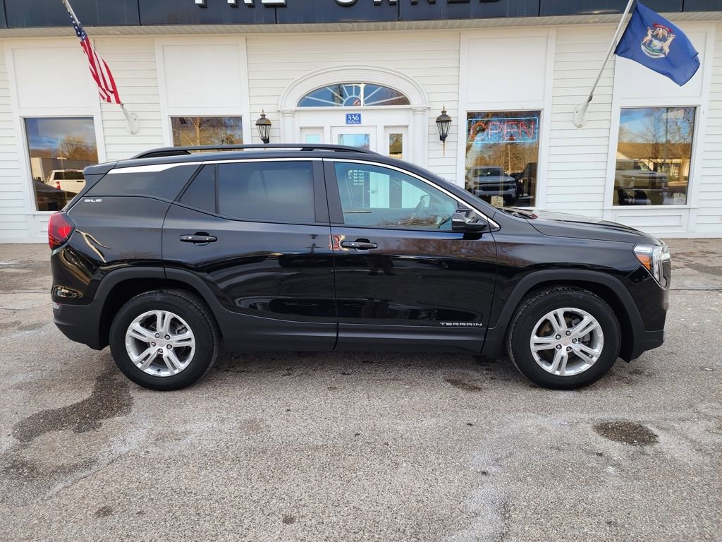 Certified 2024 GMC Terrain SLE w/ Driver Convenience Package image 4