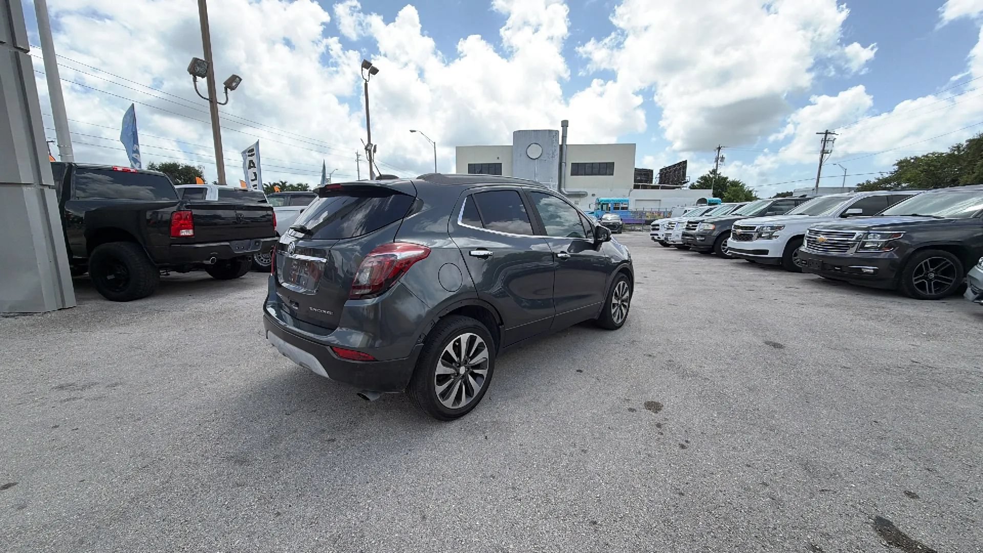Used 2017 Buick Encore Essence FWD image 5
