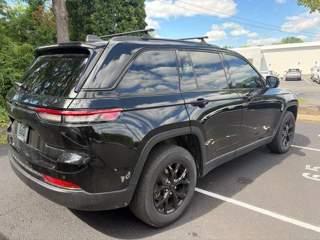 Used 2024 Jeep Grand Cherokee Altitude AWD/4WD image 4