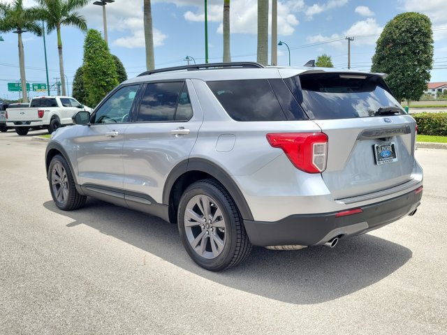 Certified 2022 Ford Explorer XLT w/ Equipment Group 202A RWD image 5