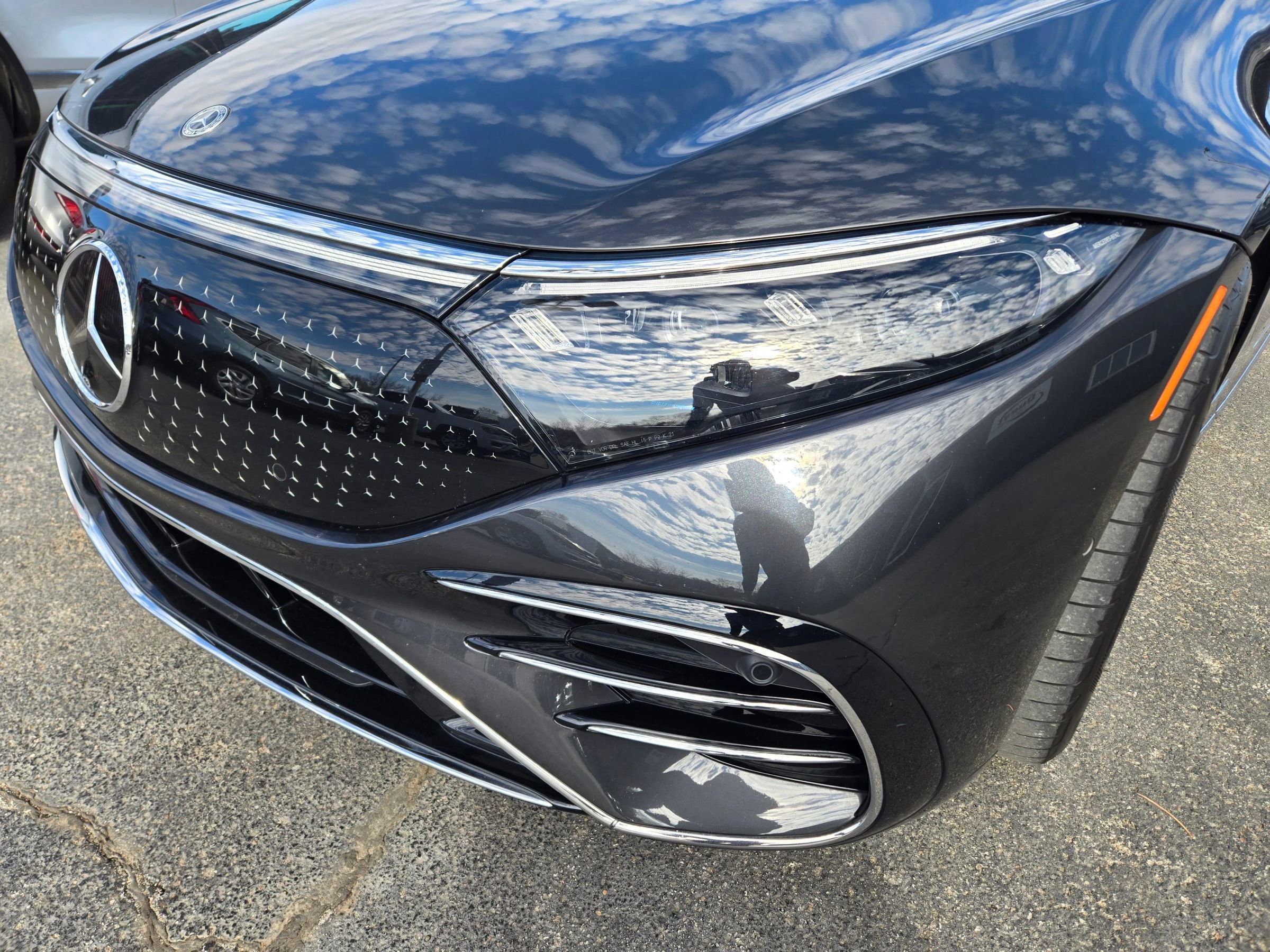 Used 2023 Mercedes-Benz EQS 580 4MATIC Sedan w/ Exclusive Trim Package image 17