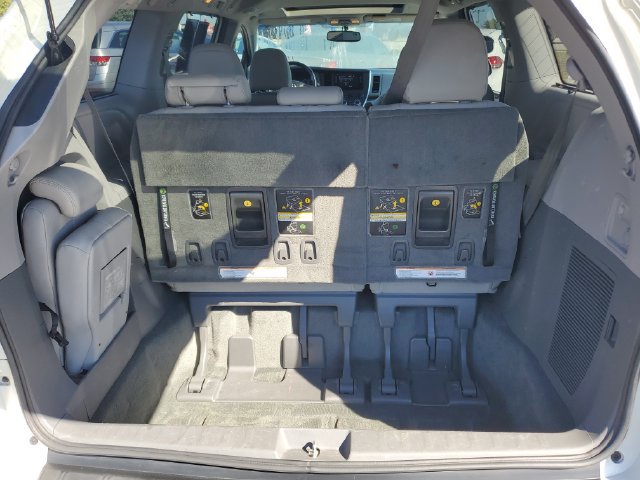 Used 2015 Toyota Sienna XLE w/ XLE Navigation Package FWD image 9